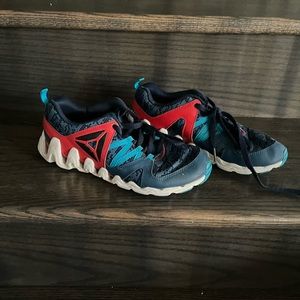 Reebok unisex runners sz 4 EUC Ret $128